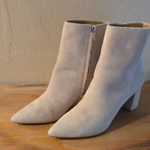 Calvin Klein Suede Ankle Booties Beige Pointed Toe Block Heel Zip Chic Sz 9